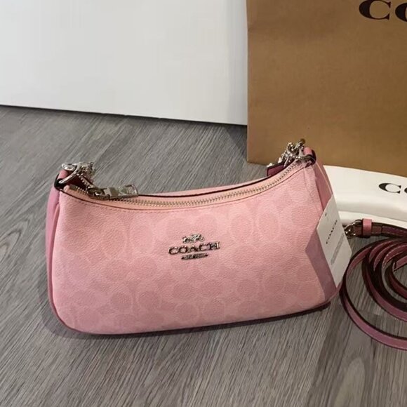 Coach silver chain shoulder bag. 24.5*15.5*7.5cm - Picture 2 of 9